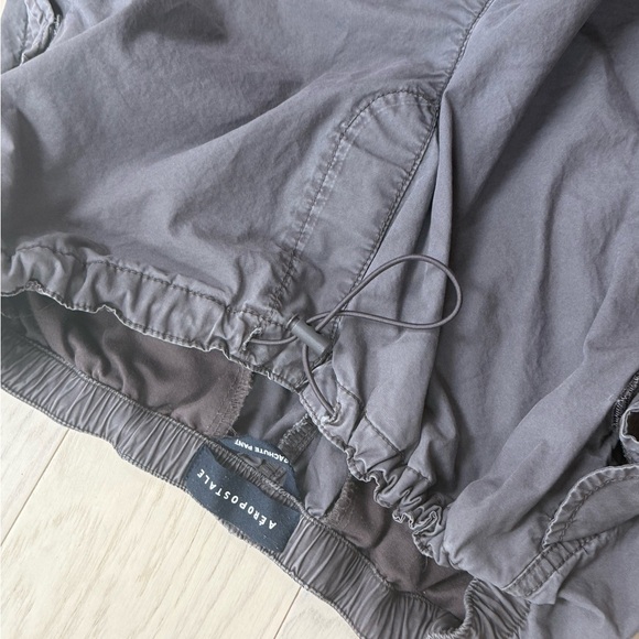 Aeropostale Women's Gray Cargo Pants - Picture 3 of 4
